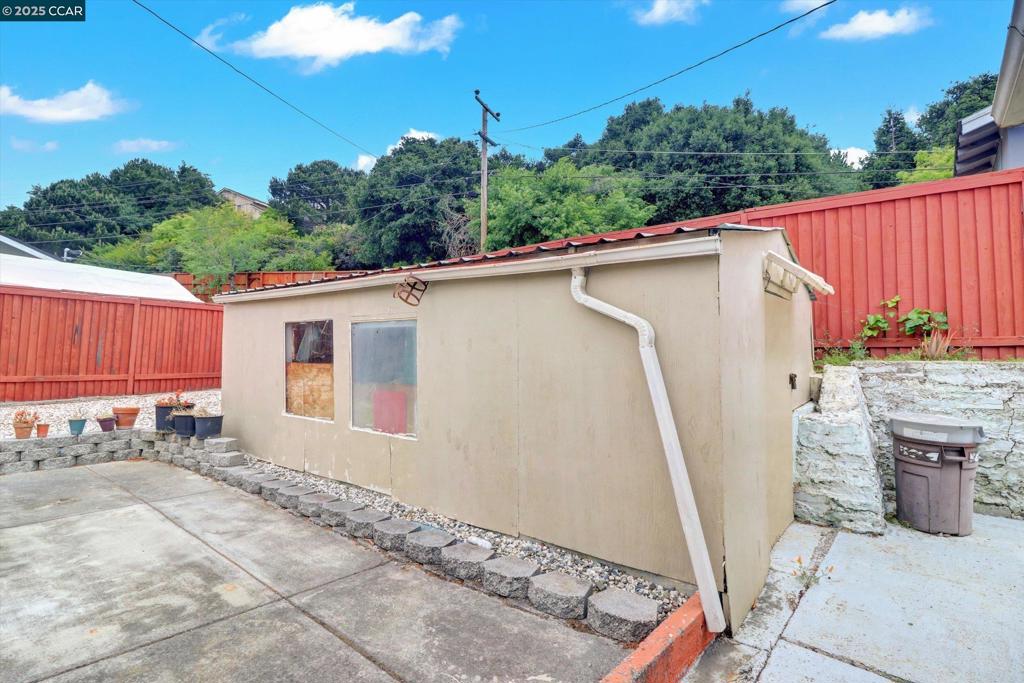 1200 Loyola Way Property Photo 17