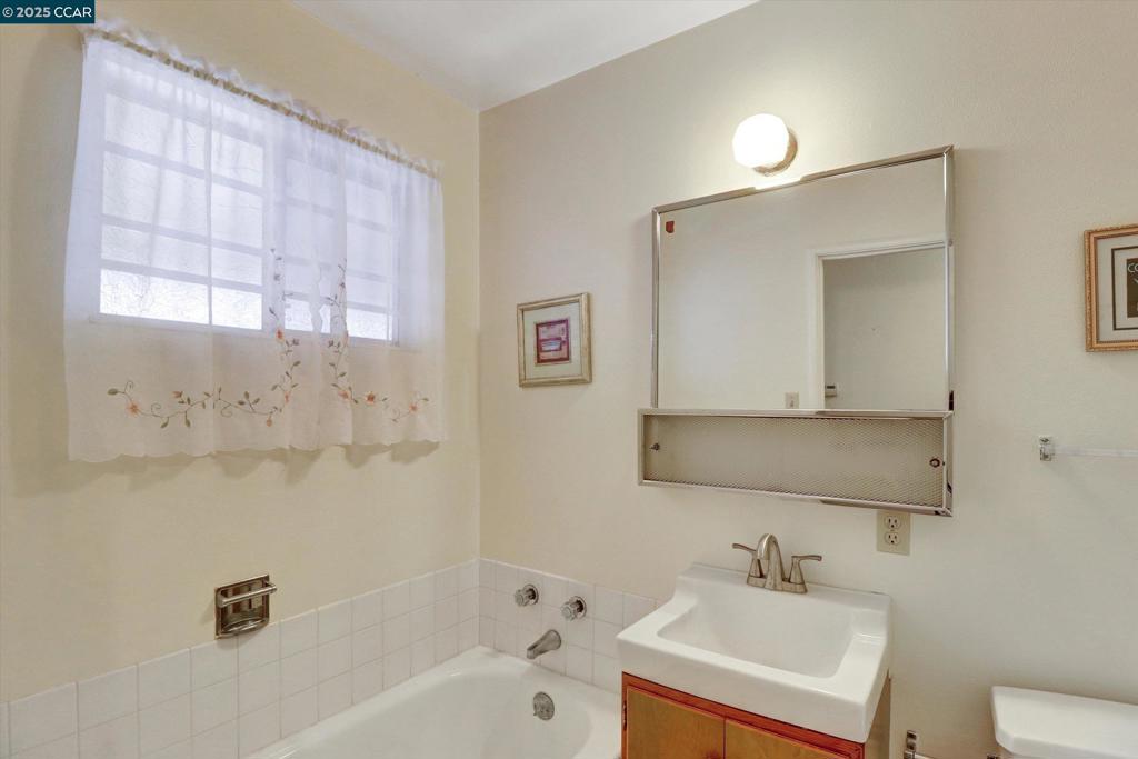 1200 Loyola Way Property Photo 34