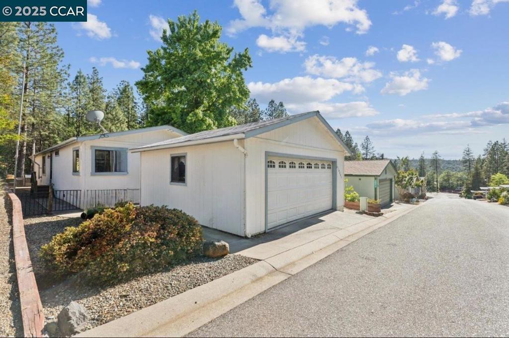 10207 Timberland Drive Property Photo 1