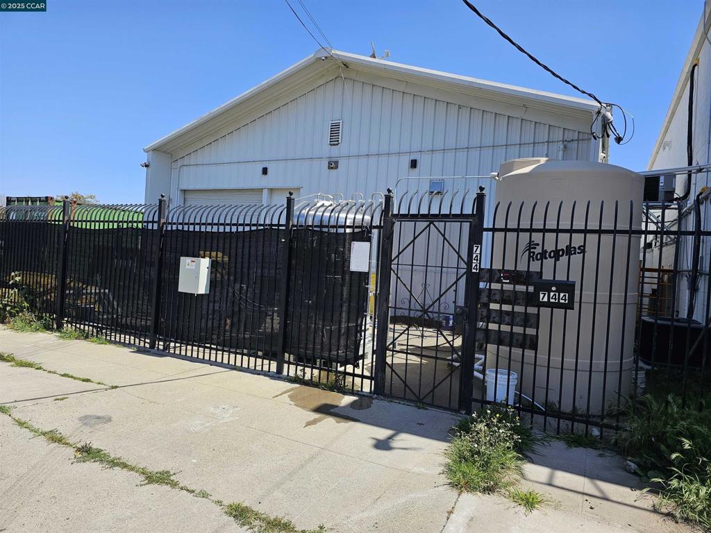 744 S 13th St Property Photo 1