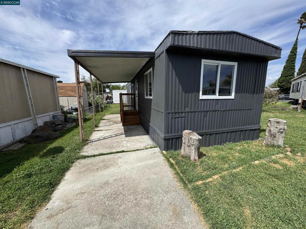 3505 Gateway Rd Property Photo