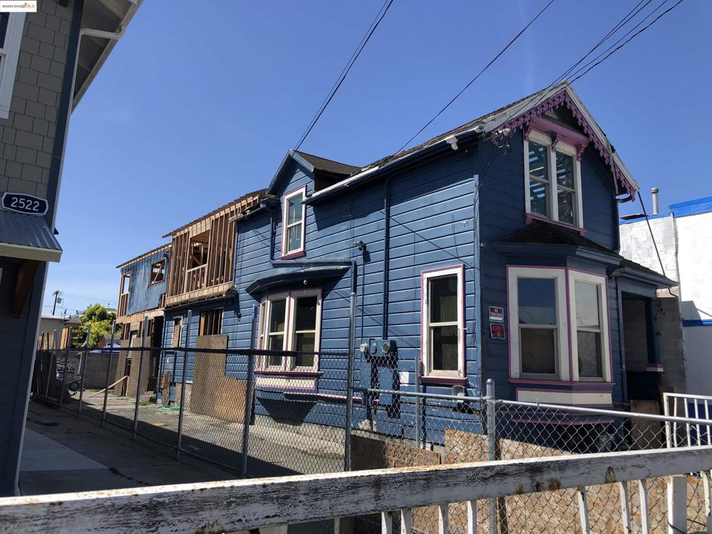 2520 Clement Ave Property Photo