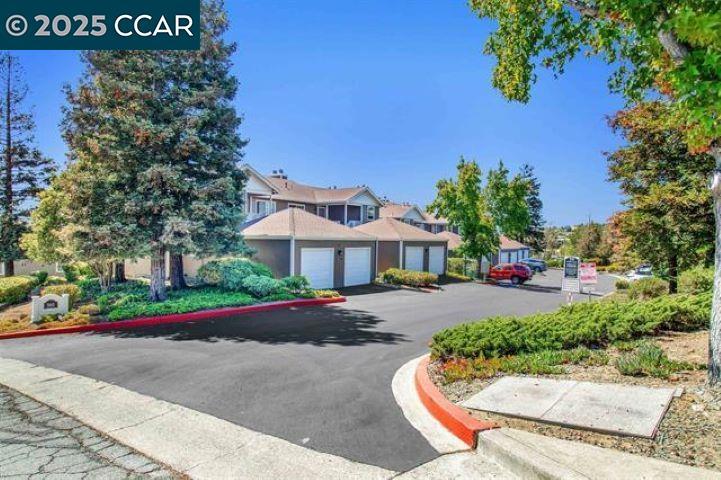565 Lori Dr Property Photo 2