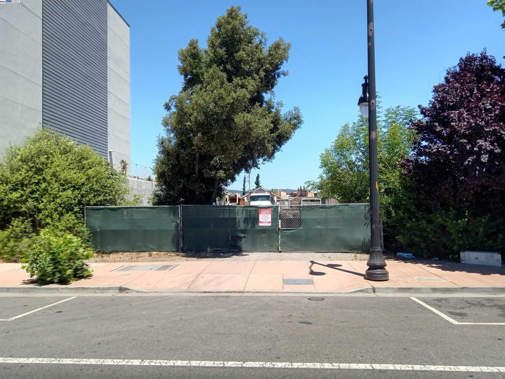 1650 San Leandro Blvd Property Photo
