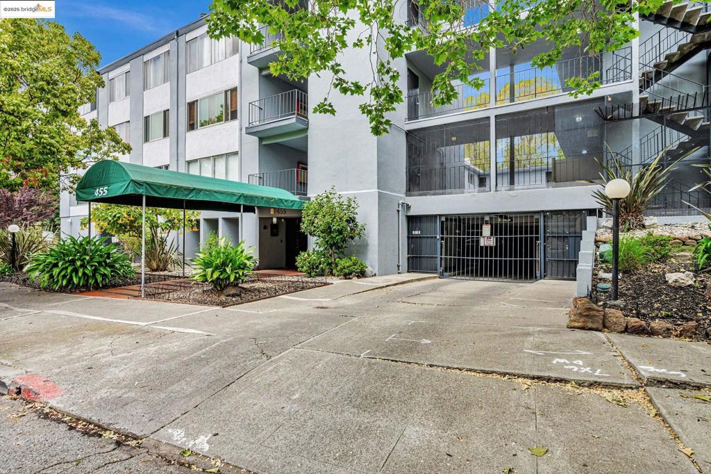 455 Crescent St 207 Property Photo