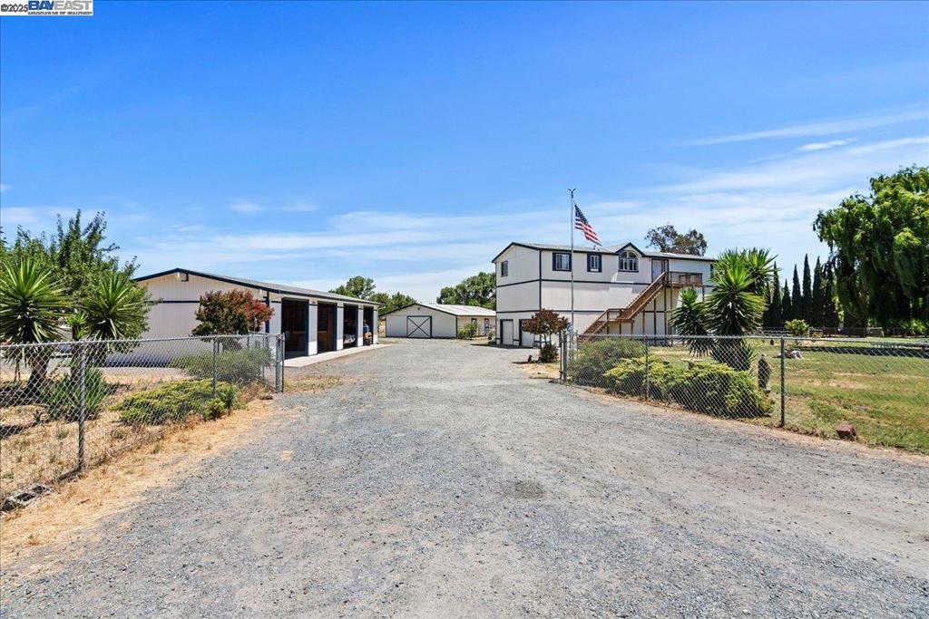 2325 Taylor Rd Property Photo