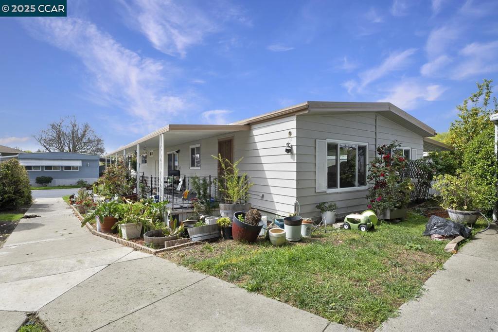 2031 Dalis Drive Property Photo 1