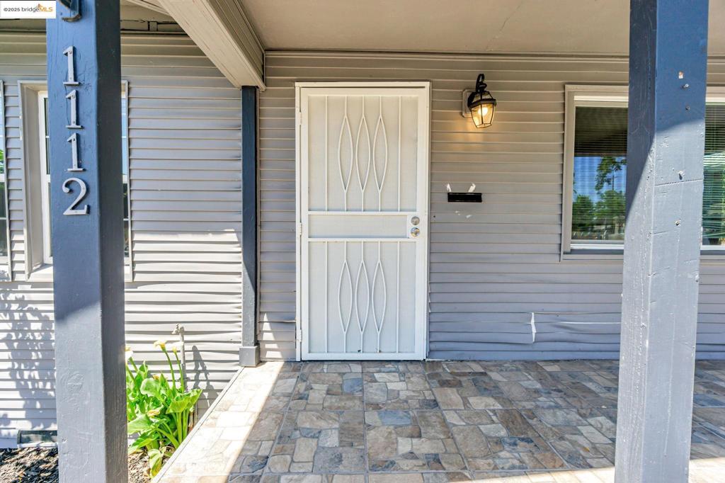 1112 W 6th St Property Photo 4