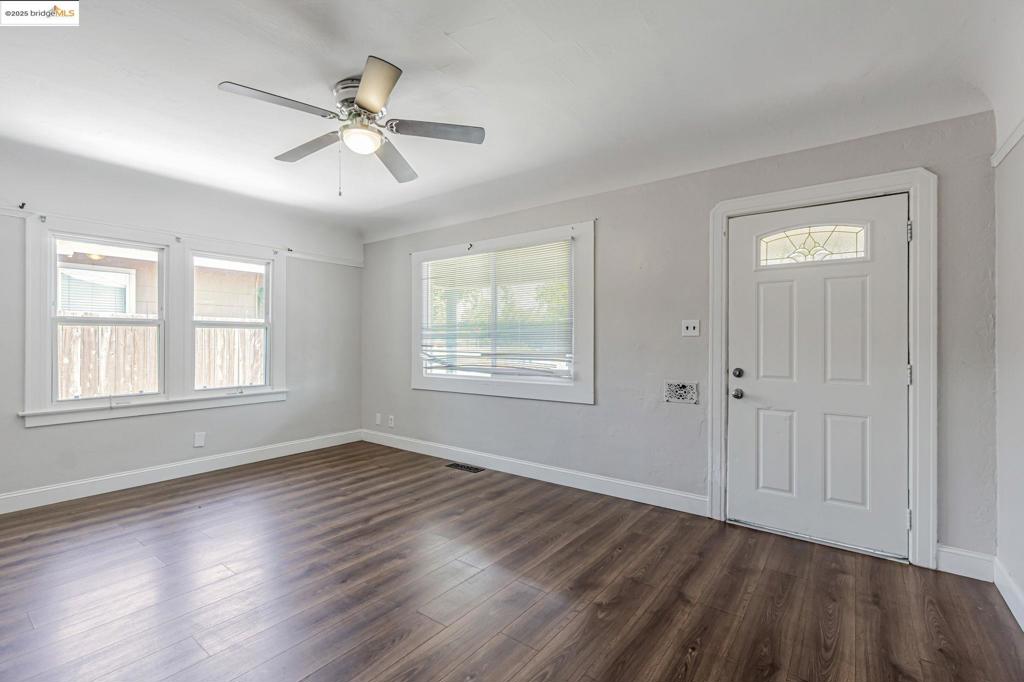 1112 W 6th St Property Photo 5