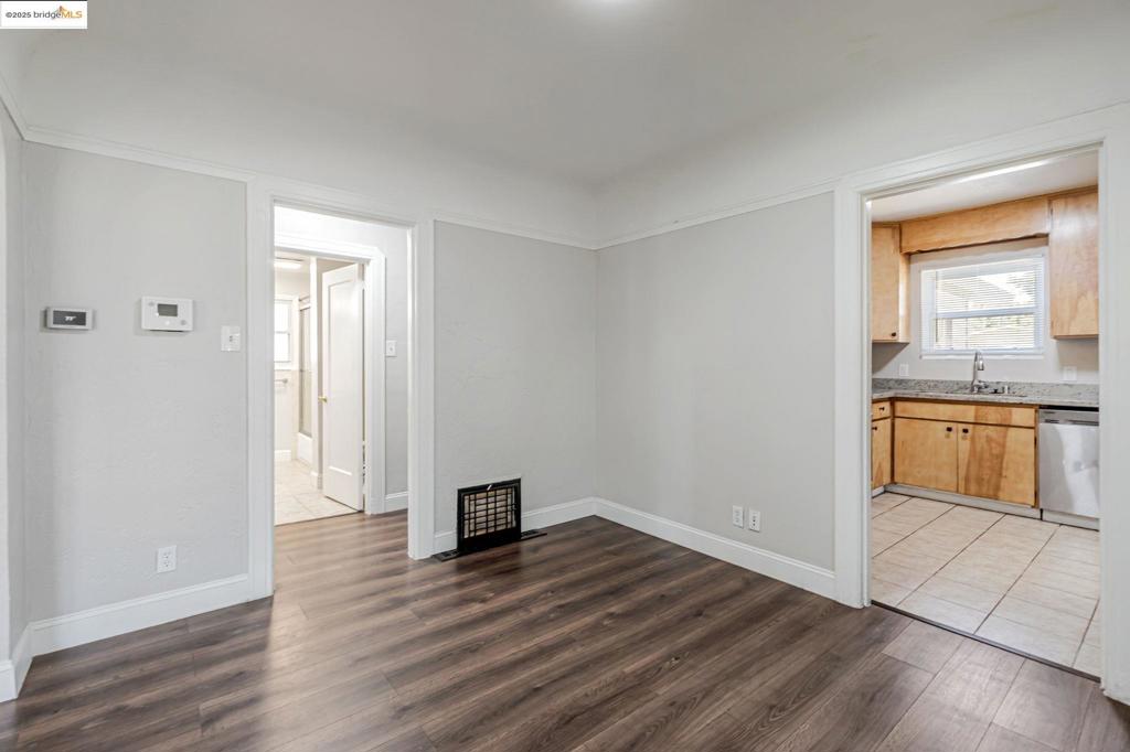 1112 W 6th St Property Photo 10