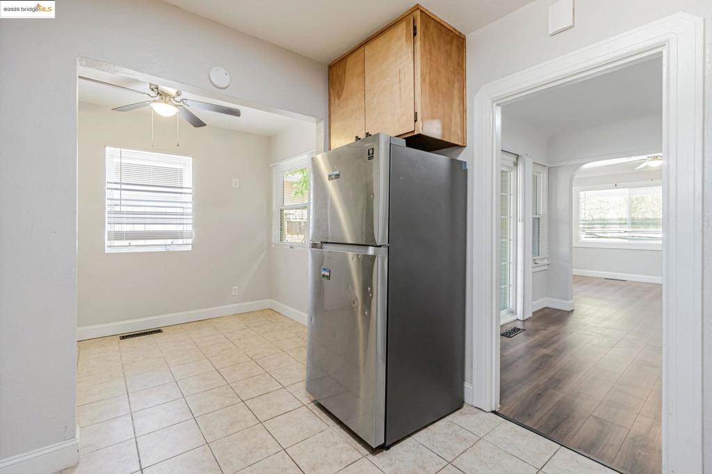 1112 W 6th St Property Photo 15