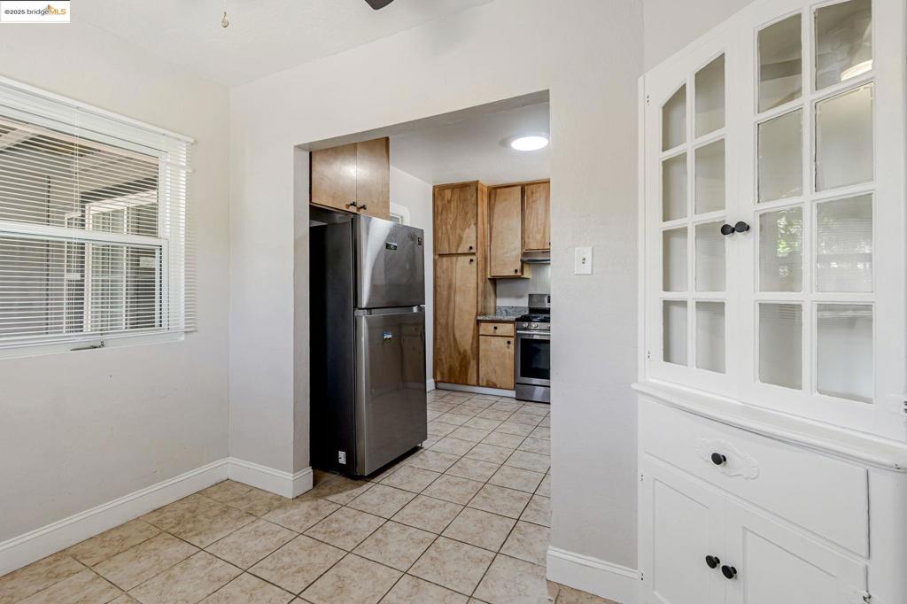 1112 W 6th St Property Photo 17