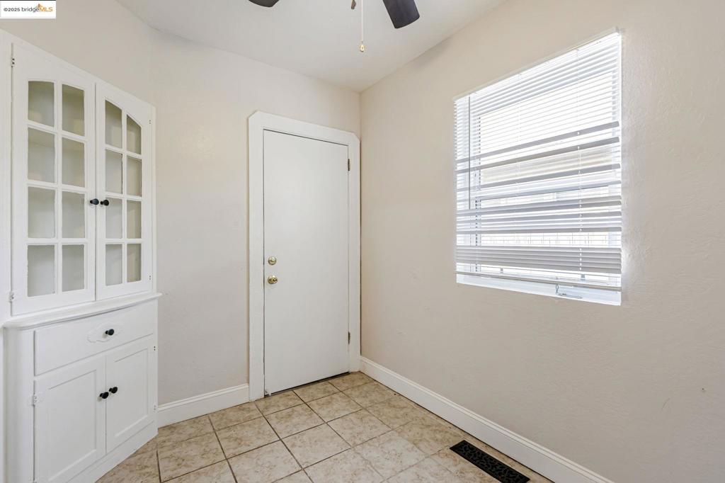 1112 W 6th St Property Photo 18