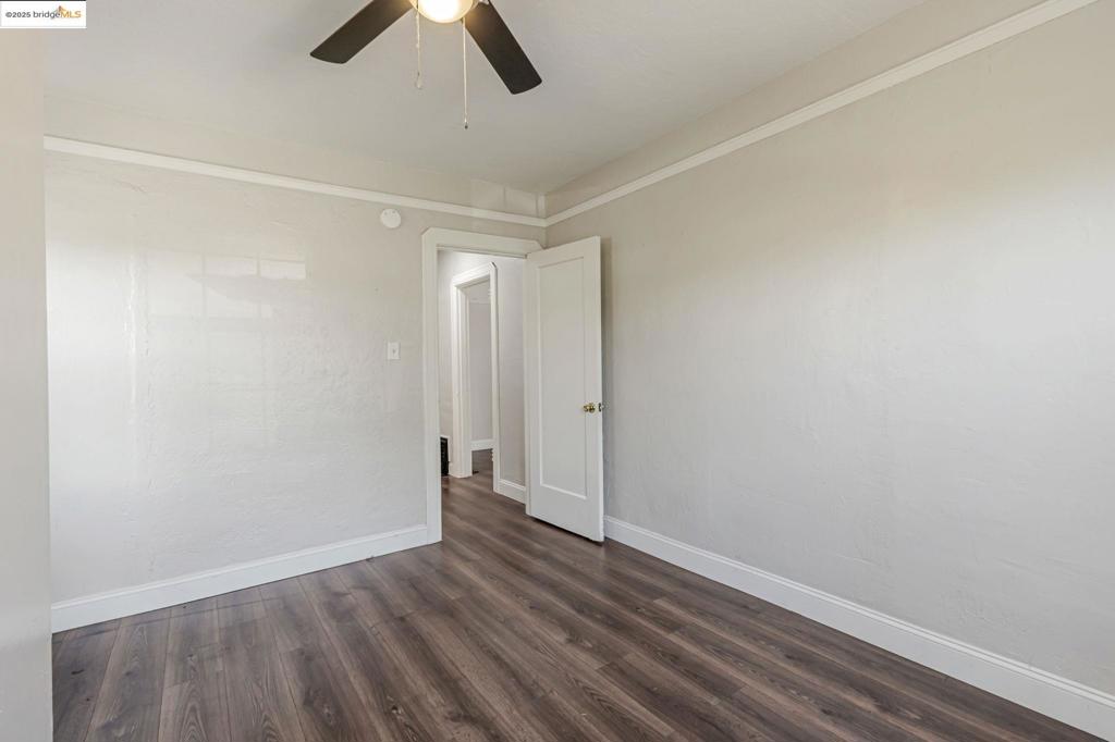 1112 W 6th St Property Photo 22