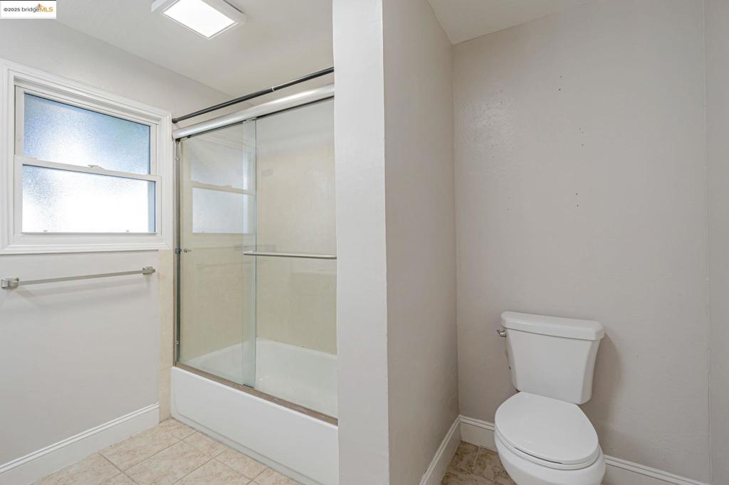 1112 W 6th St Property Photo 25