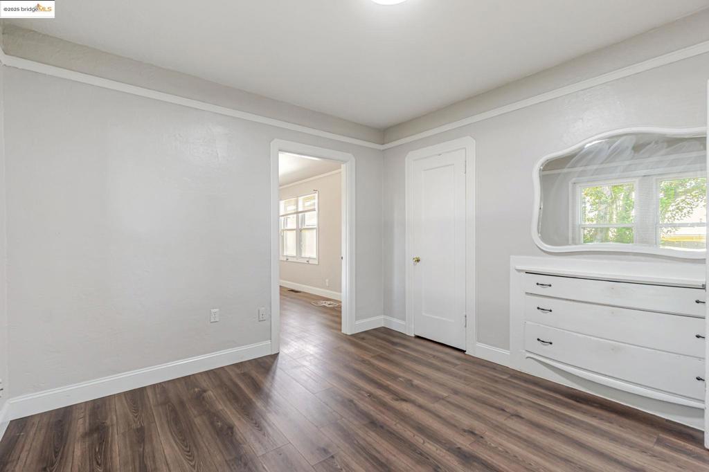 1112 W 6th St Property Photo 28