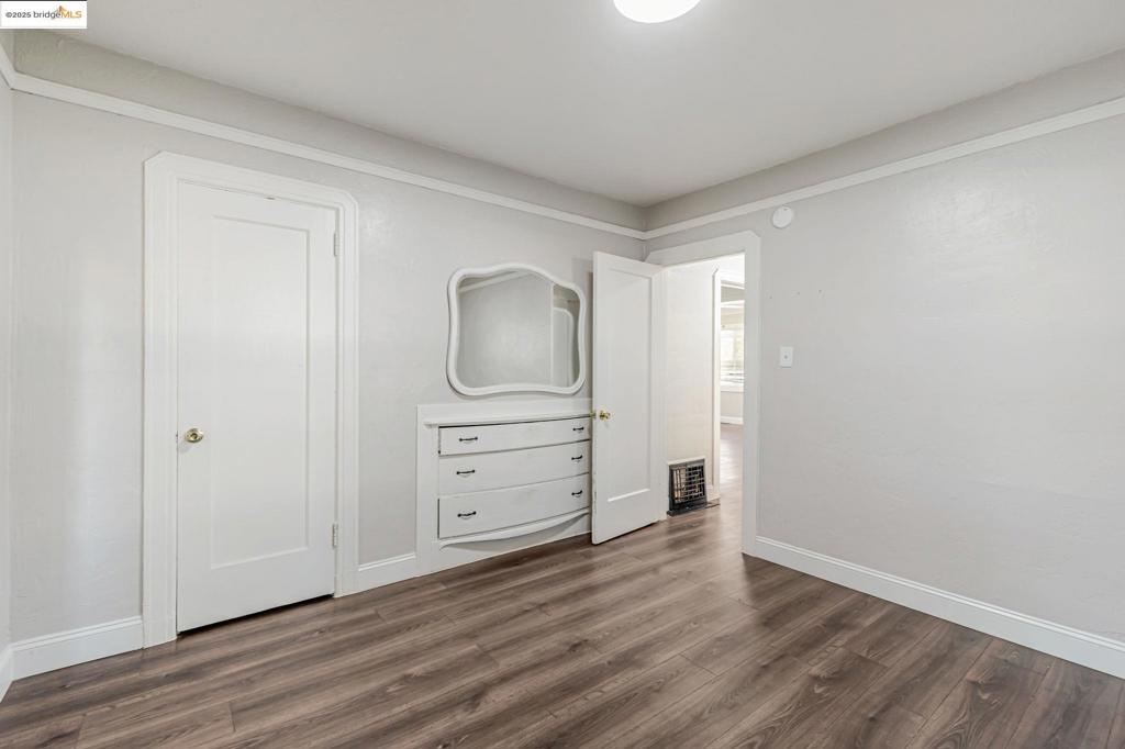 1112 W 6th St Property Photo 29