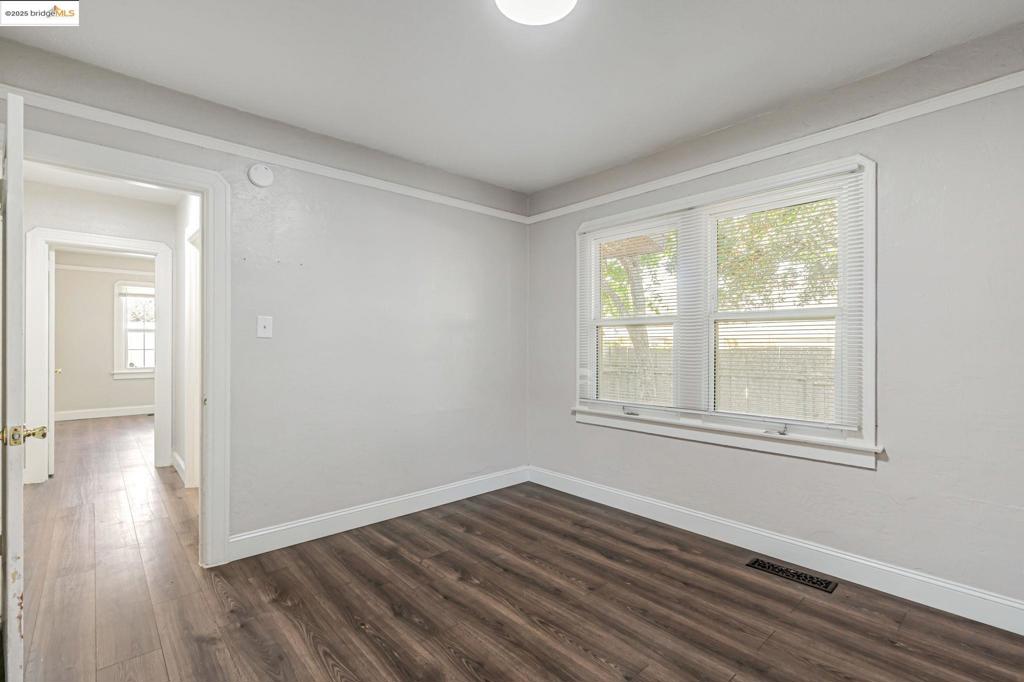 1112 W 6th St Property Photo 30