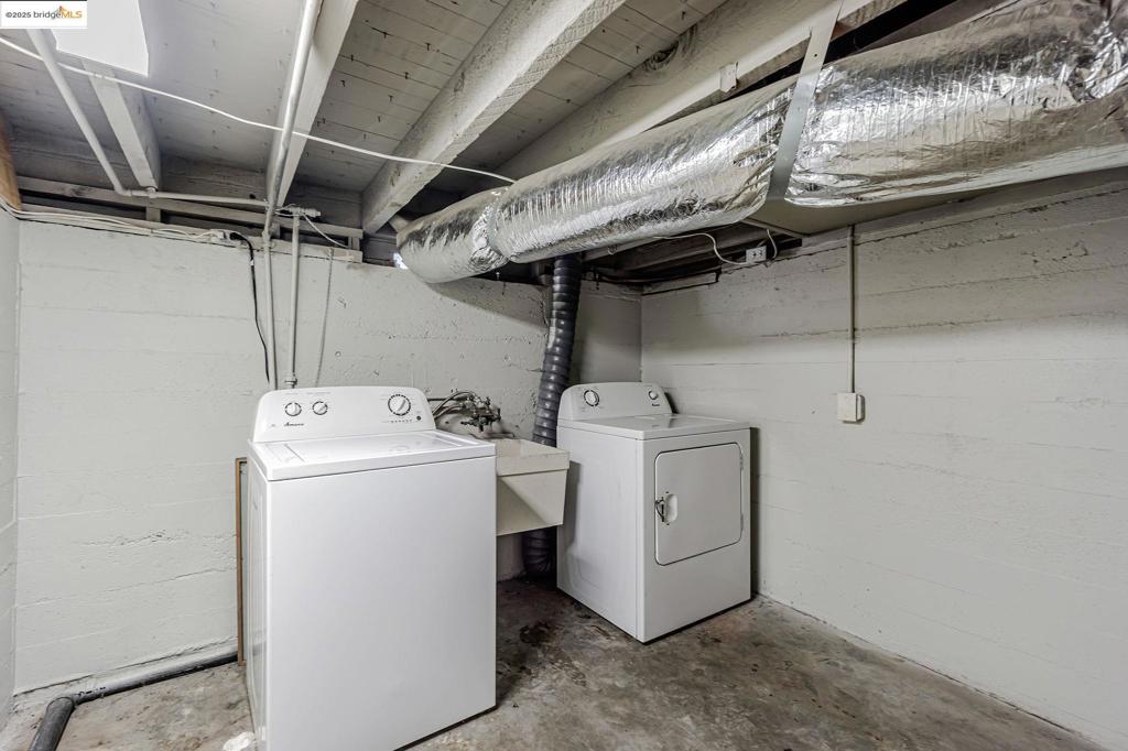 1112 W 6th St Property Photo 35