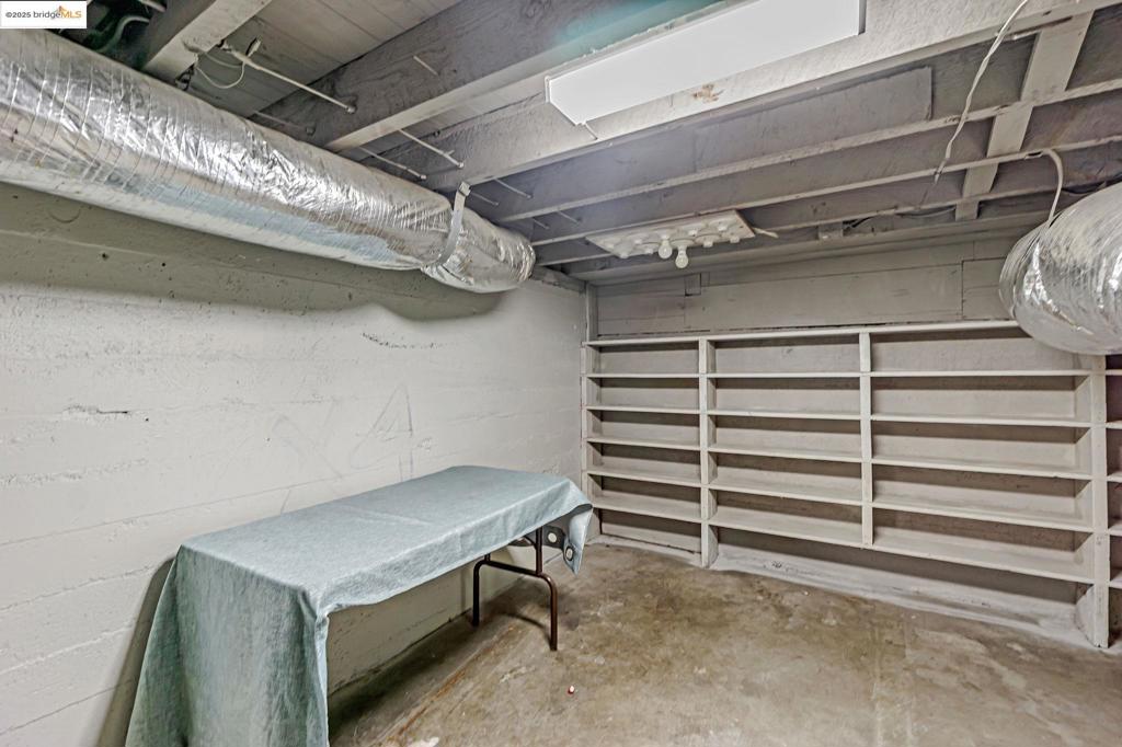 1112 W 6th St Property Photo 36