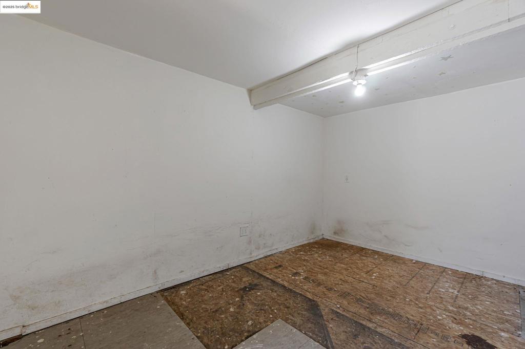 1112 W 6th St Property Photo 40