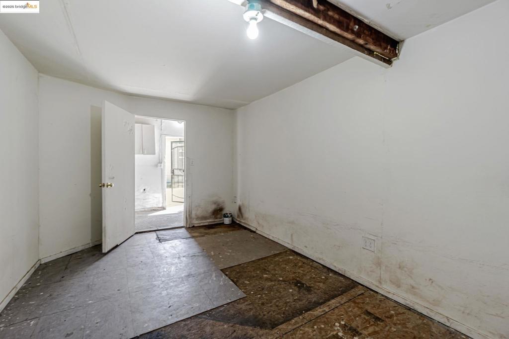 1112 W 6th St Property Photo 41