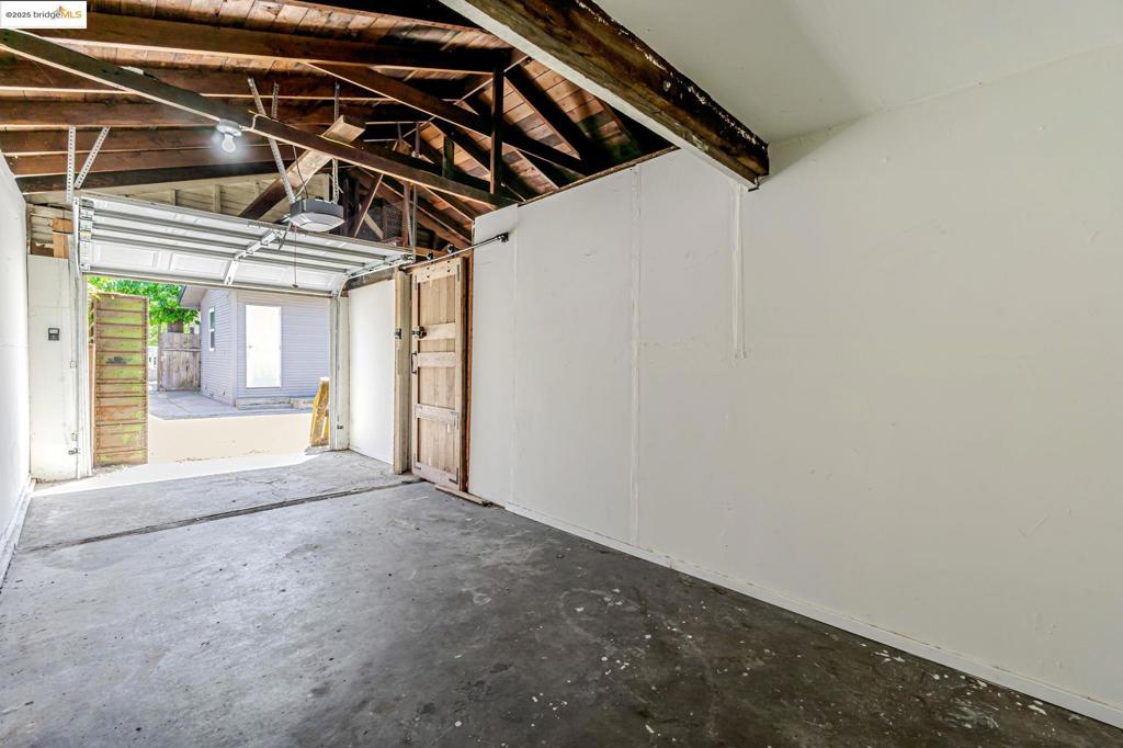 1112 W 6th St Property Photo 42