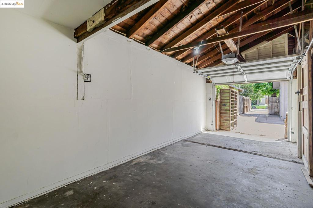 1112 W 6th St Property Photo 43