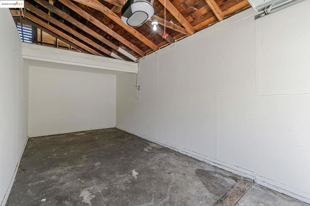 1112 W 6th St Property Photo 44