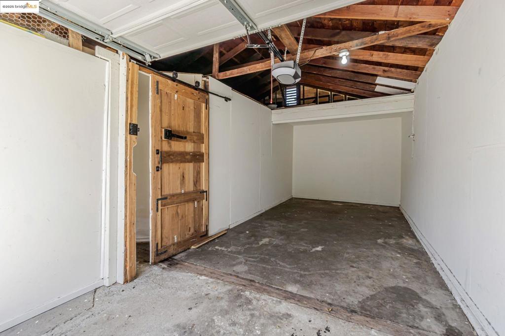 1112 W 6th St Property Photo 45