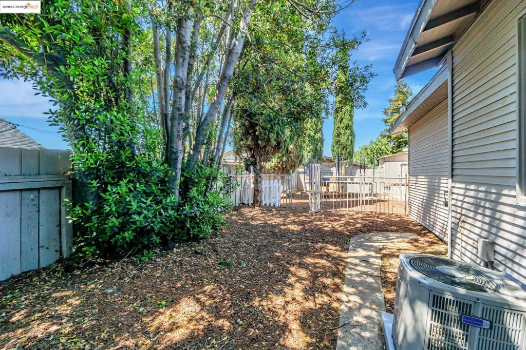 1112 W 6th St Property Photo 49