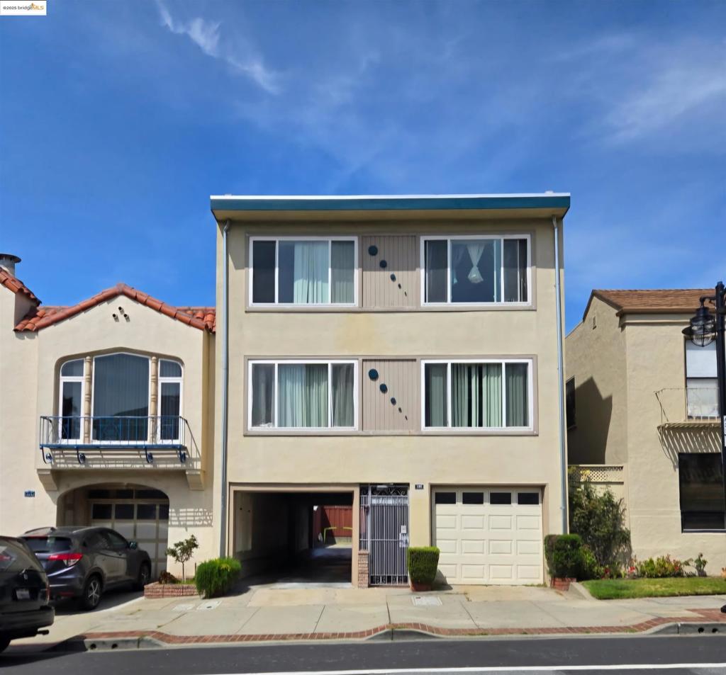 108 School St Property Photo 1