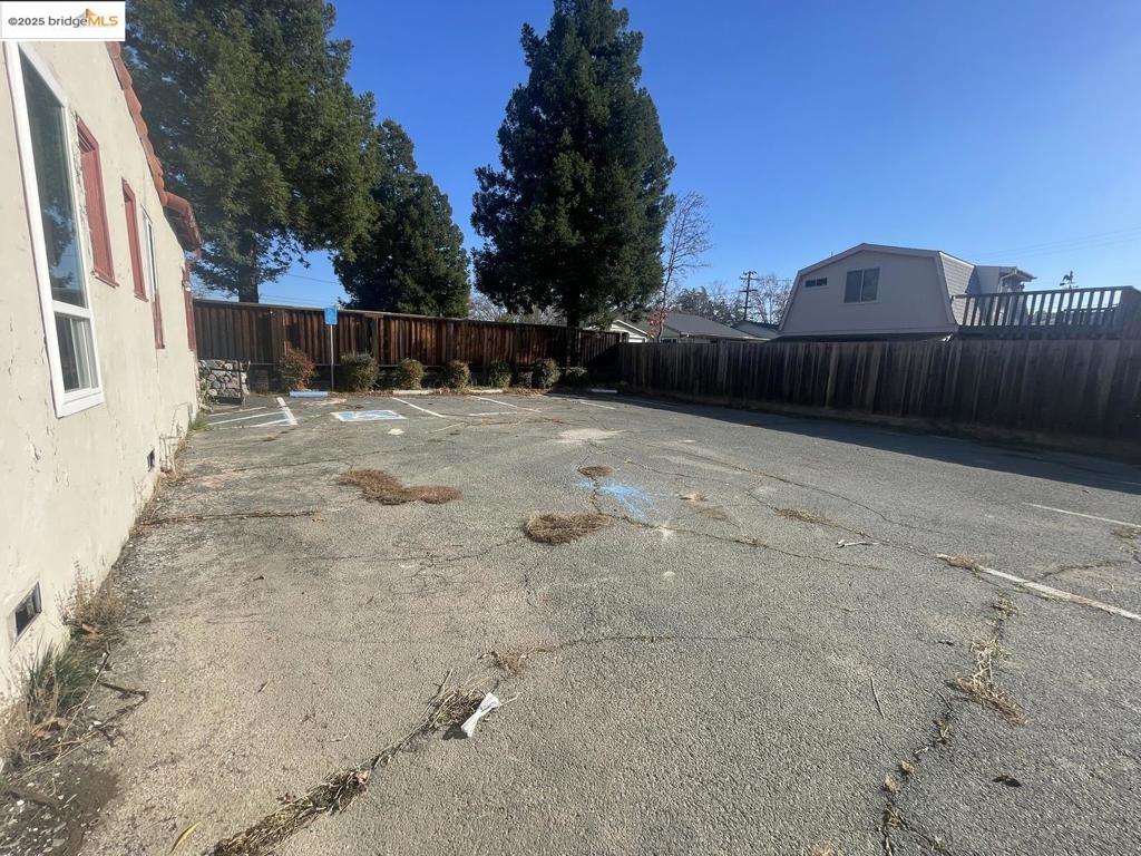 2890 Concord Blvd Property Photo 4