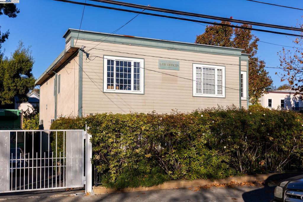 54 Railroad Ave Property Photo 3