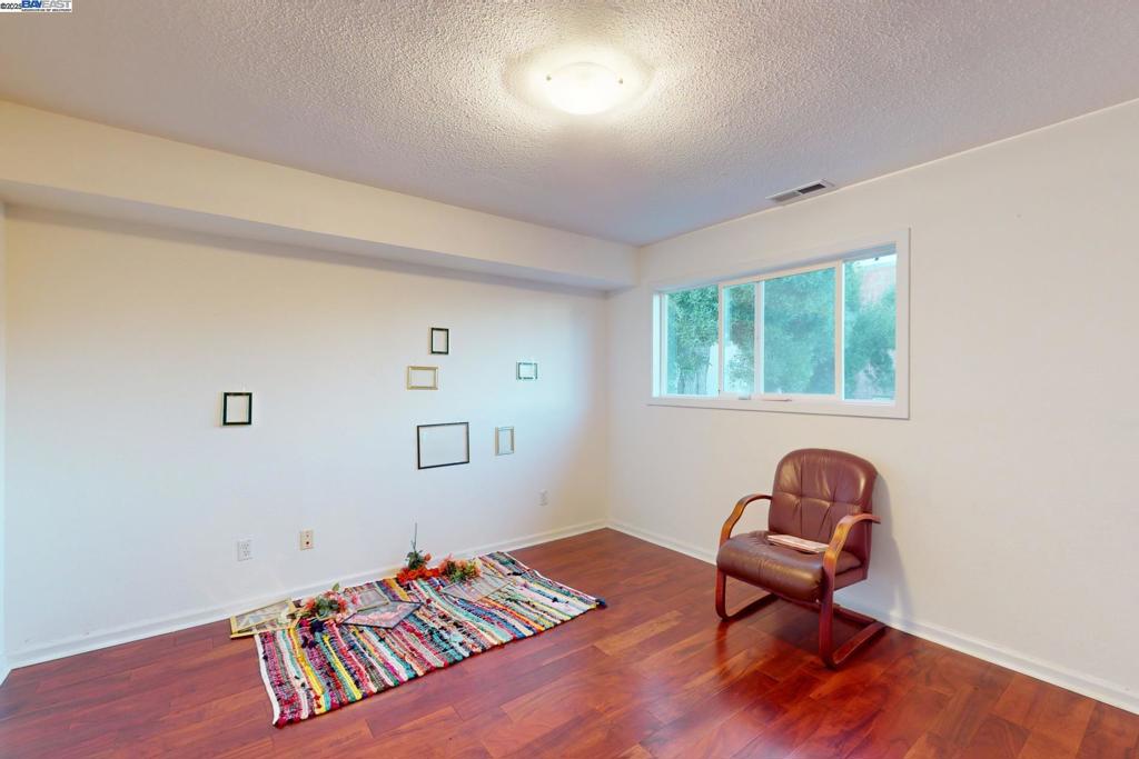 54 Railroad Ave Property Photo 15