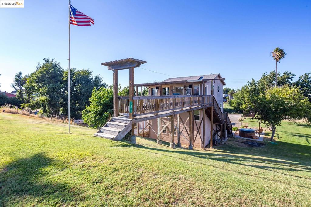 1376 Taylor Rd Property Photo