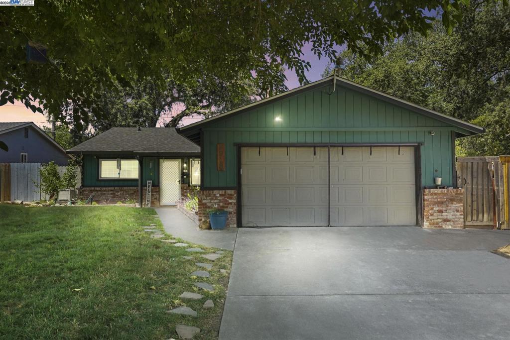 5913 Woodleigh Dr Property Photo 1