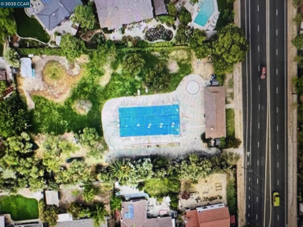 4554 Concord Blvd Property Photo 4