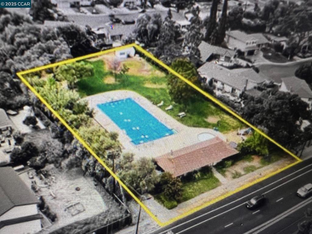 4554 Concord Blvd Property Photo 5