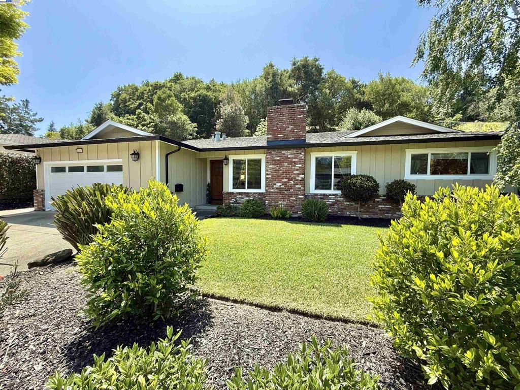 16990 Grovenor Dr Property Photo 1