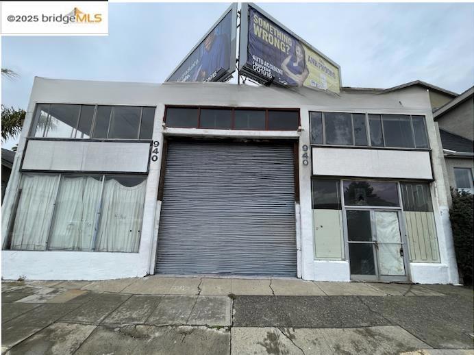 940 W Macarthur Blvd Property Photo 1