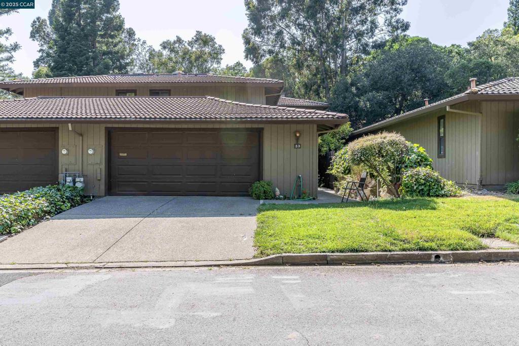 33 Twin Creeks Drive Property Photo