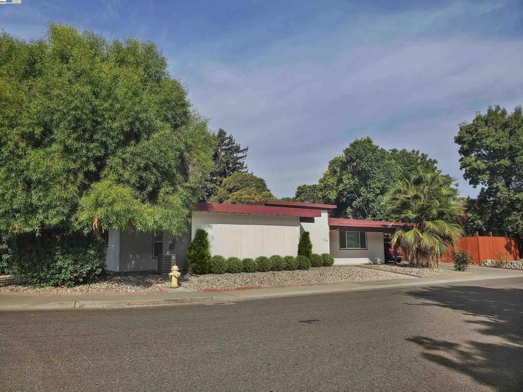 3107 Corona Dr Property Photo 1