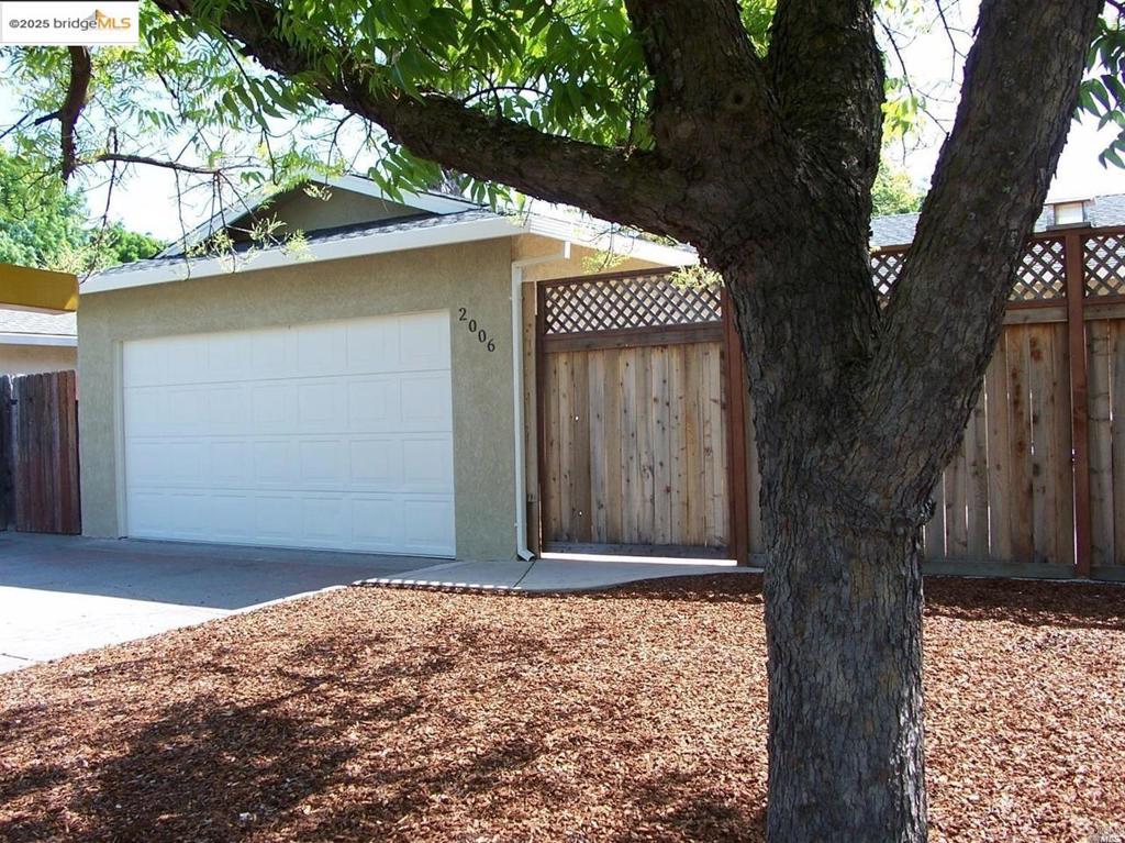 2006 Robin Dr Property Photo