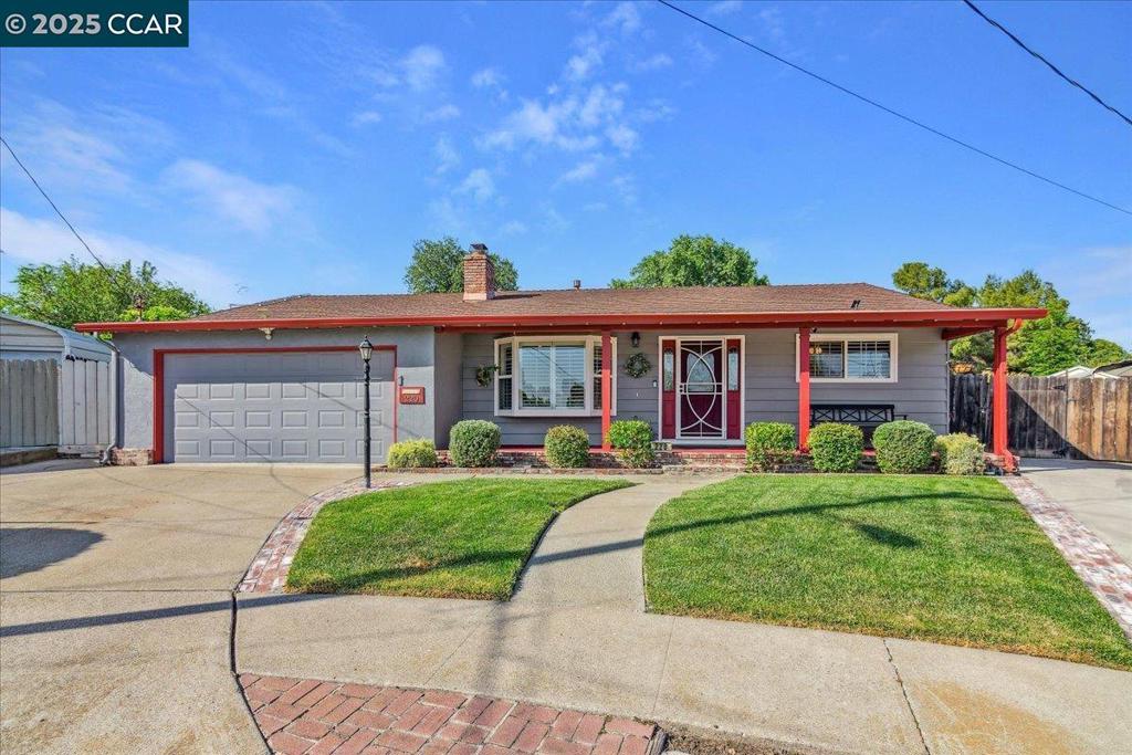 220 Longview Ct Property Photo 1