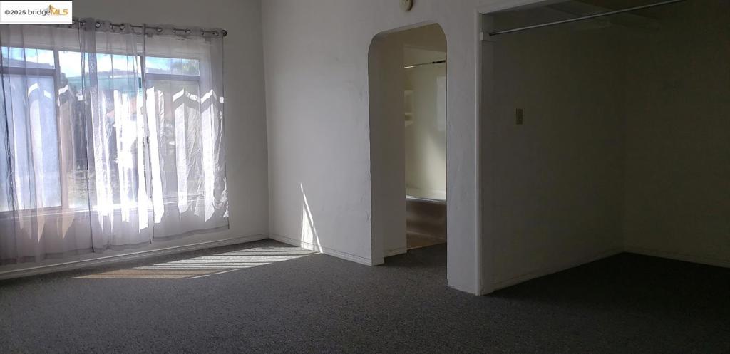 1458 E 33rd Street Property Photo 5