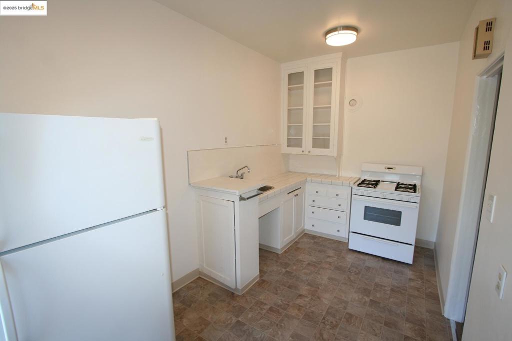 1458 E 33rd Street Property Photo 8