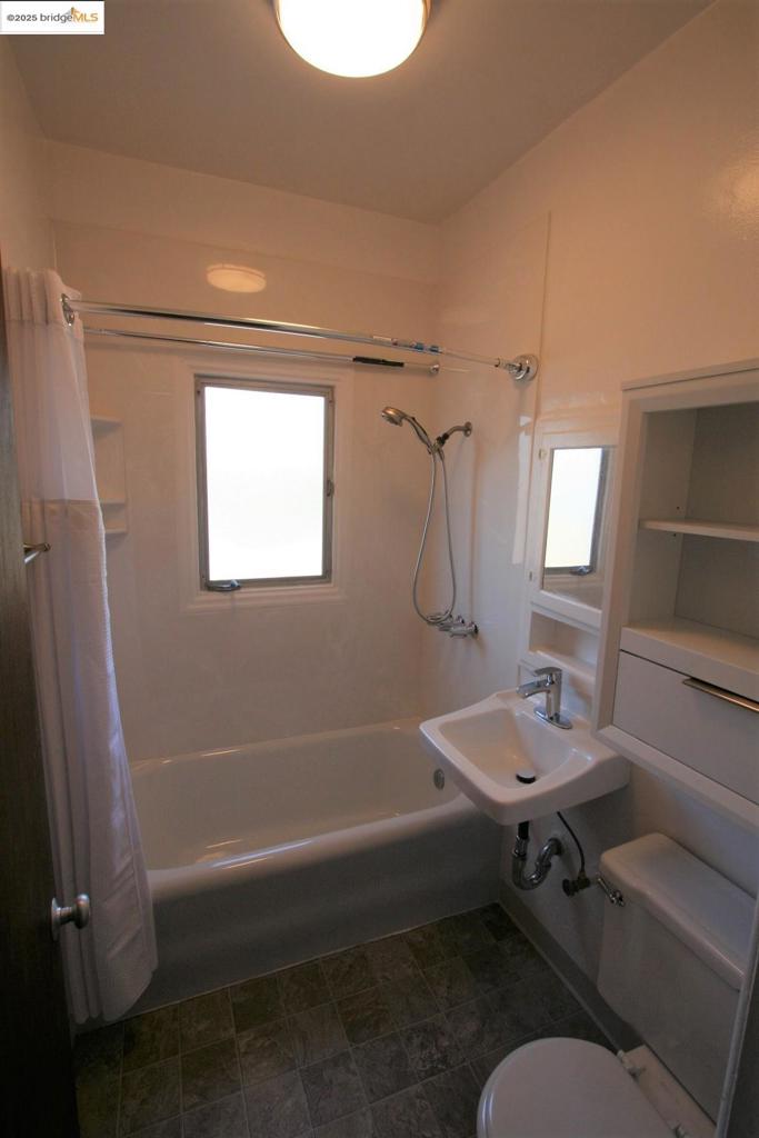 1458 E 33rd Street Property Photo 9