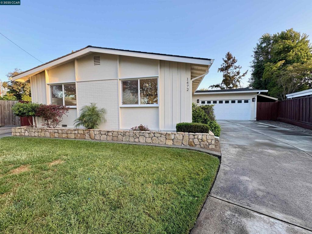 1472 Fairhaven Ct Property Photo 1