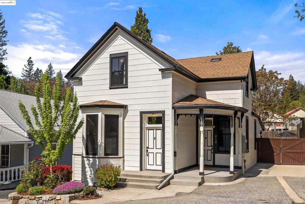 212 S Pine St Property Photo
